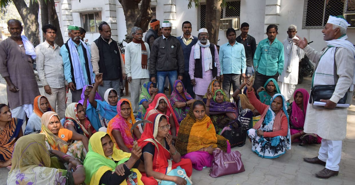 किसान यूनियन ने किया प्रदर्शन, सौंपा ज्ञापन