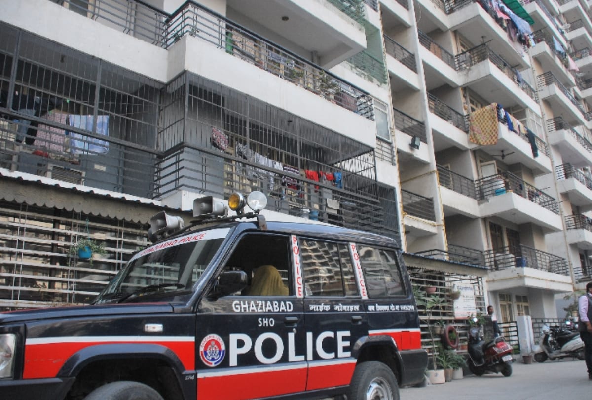 lady killed her pet dog and then killed herself, husband also wanted to kill himself