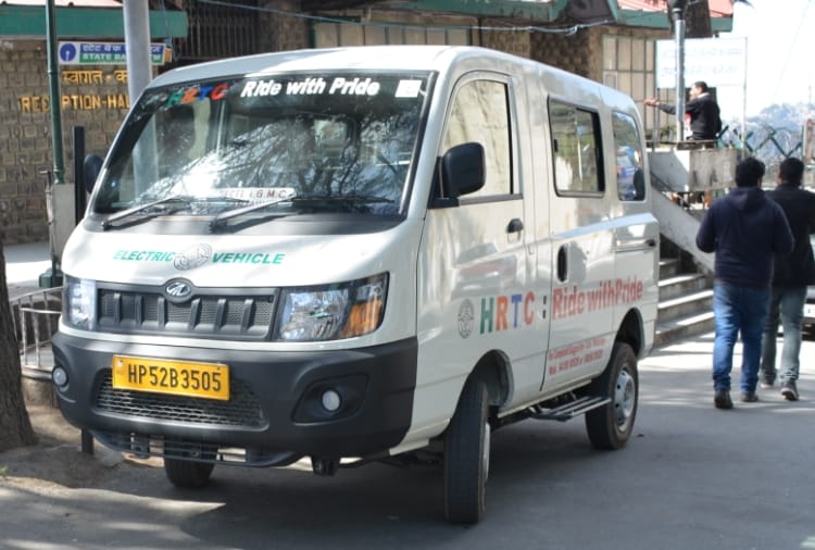 सचिवालय के पास चलते-चलते हांफ गई इलेक्ट्रिक टैक्सी