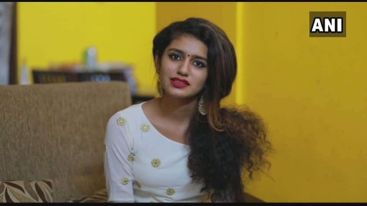 priya prakash does not have her own phone