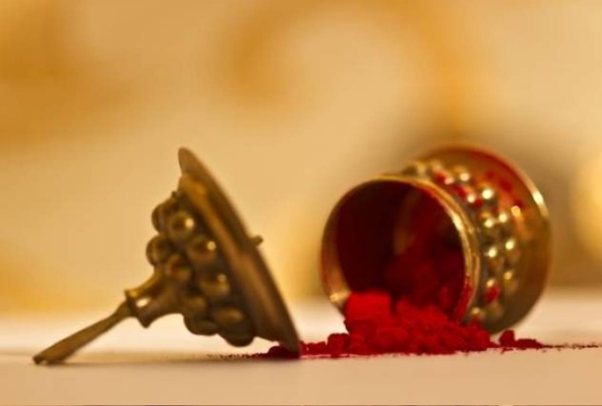 Know amazing reasons of putting vermilion mark or sindoor on forehead for married women