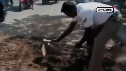 TRAFFIC POLICE CONSTABLE OF TAMILNADU FILLED A PIT IN TRAFFIC AREA