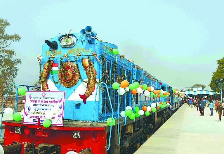 train started to run from tanakpur 