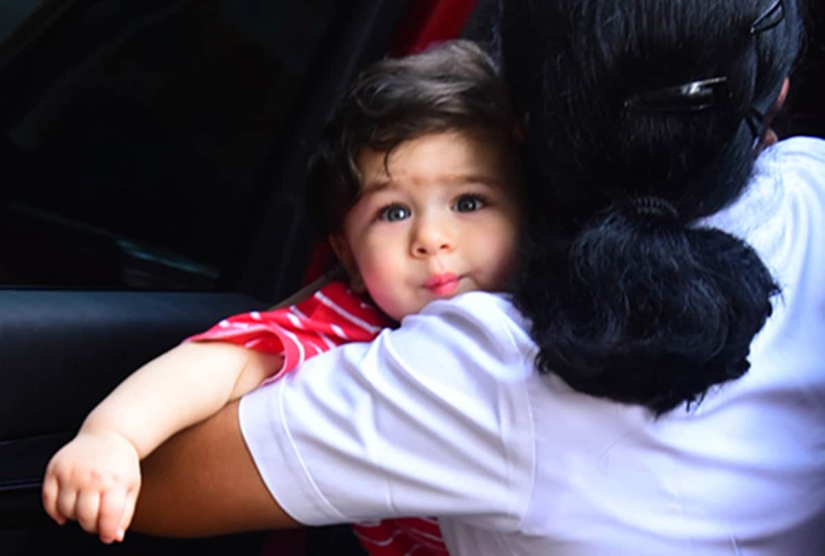 taimur ali khan tries the pout like her mom kareena kapoor