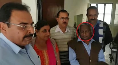Assistant Accountant was caught taking bribe, arrested