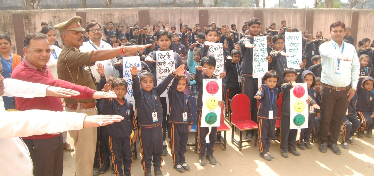 Children's parents take oath to wear helmets