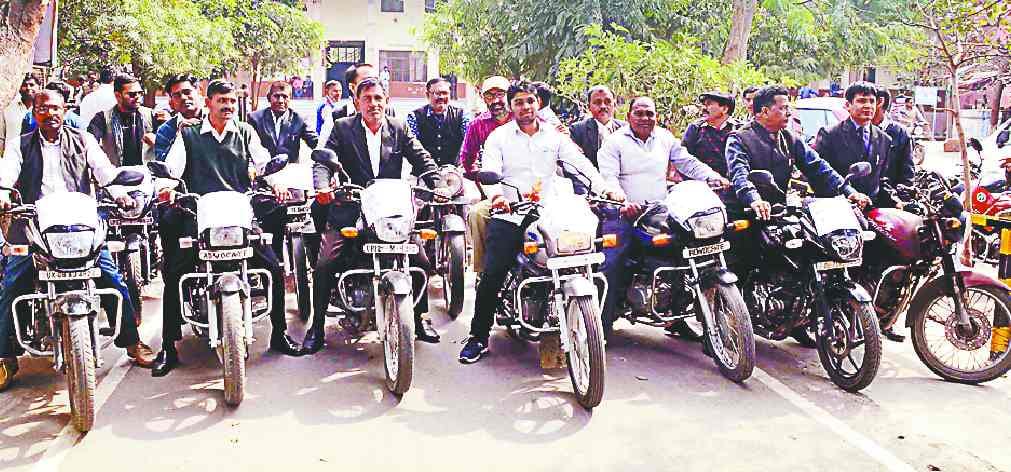 Lawyers rally for High Court