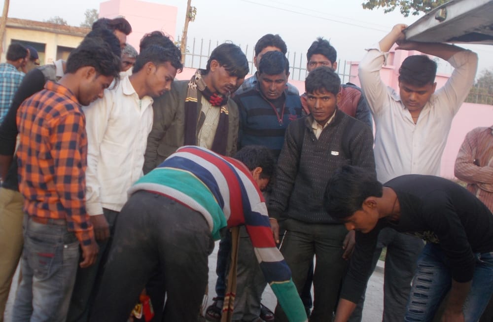 three people died in road accident in kasganj
