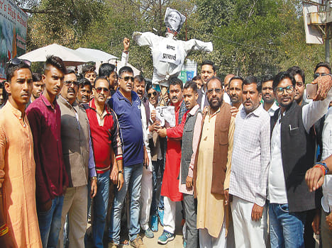 Ex-Chairpersons of Students Union Blow effigies by performing