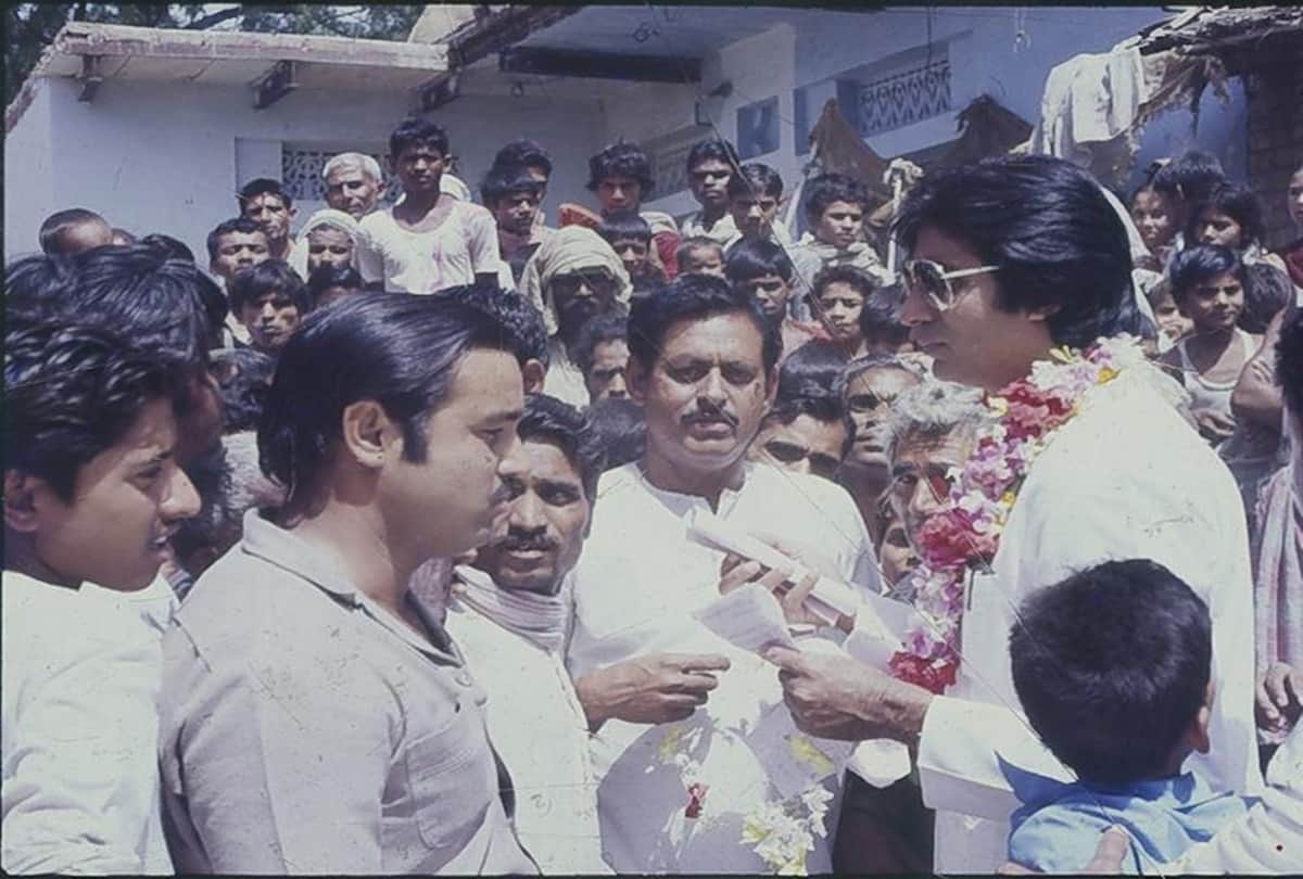 Amitabh bachchan starts following congress leaders on twitter