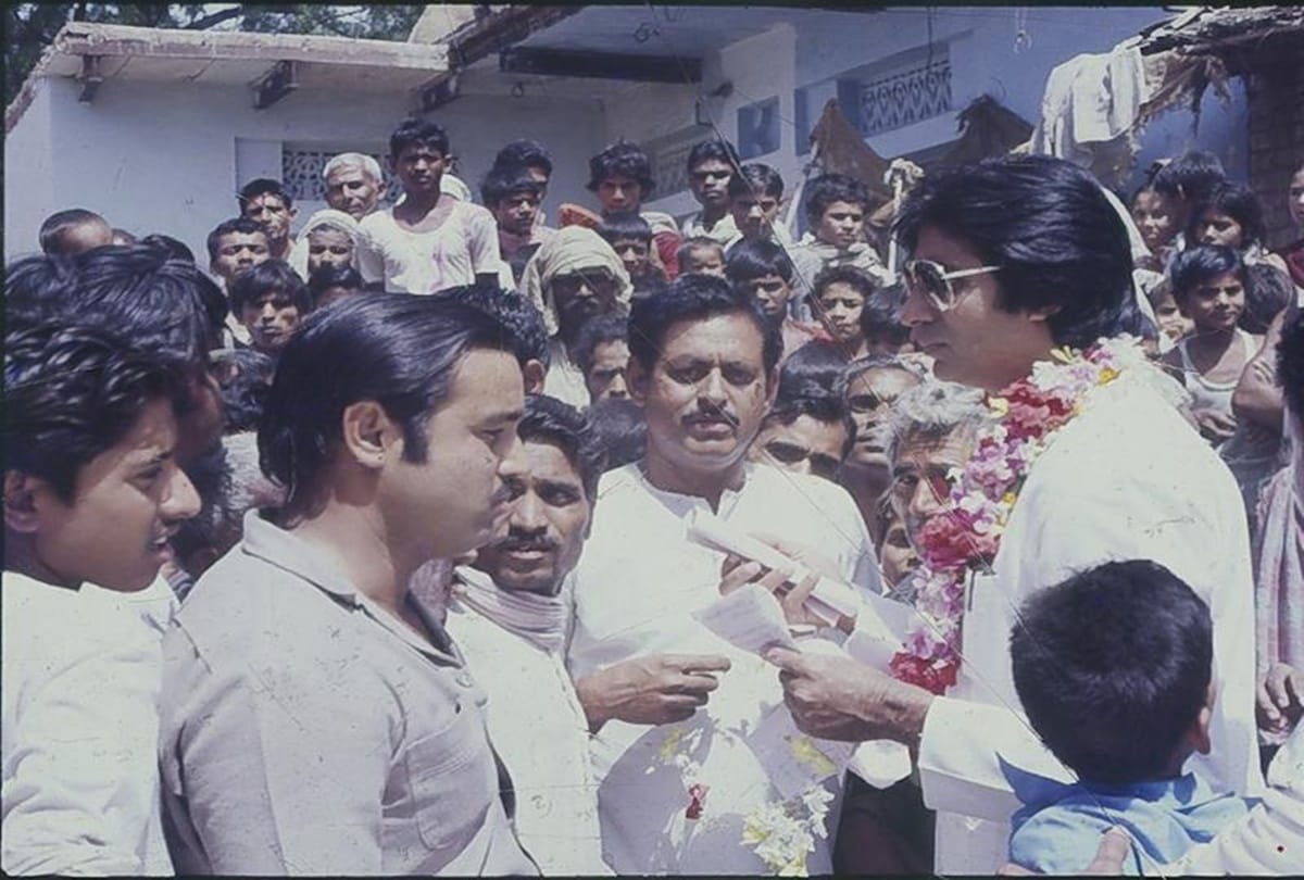 Amitabh bachchan starts following congress leaders on twitter
