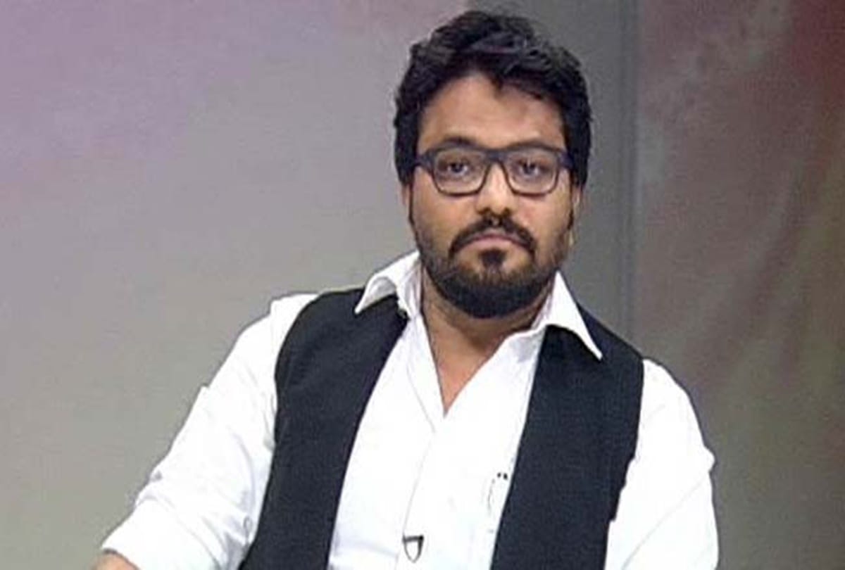 Union Minister Babul Supriyo rides auto rickshaw after getting stuck in Mumbai traffic