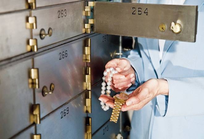 agra make the insurance for keep valuable item in the bank locker