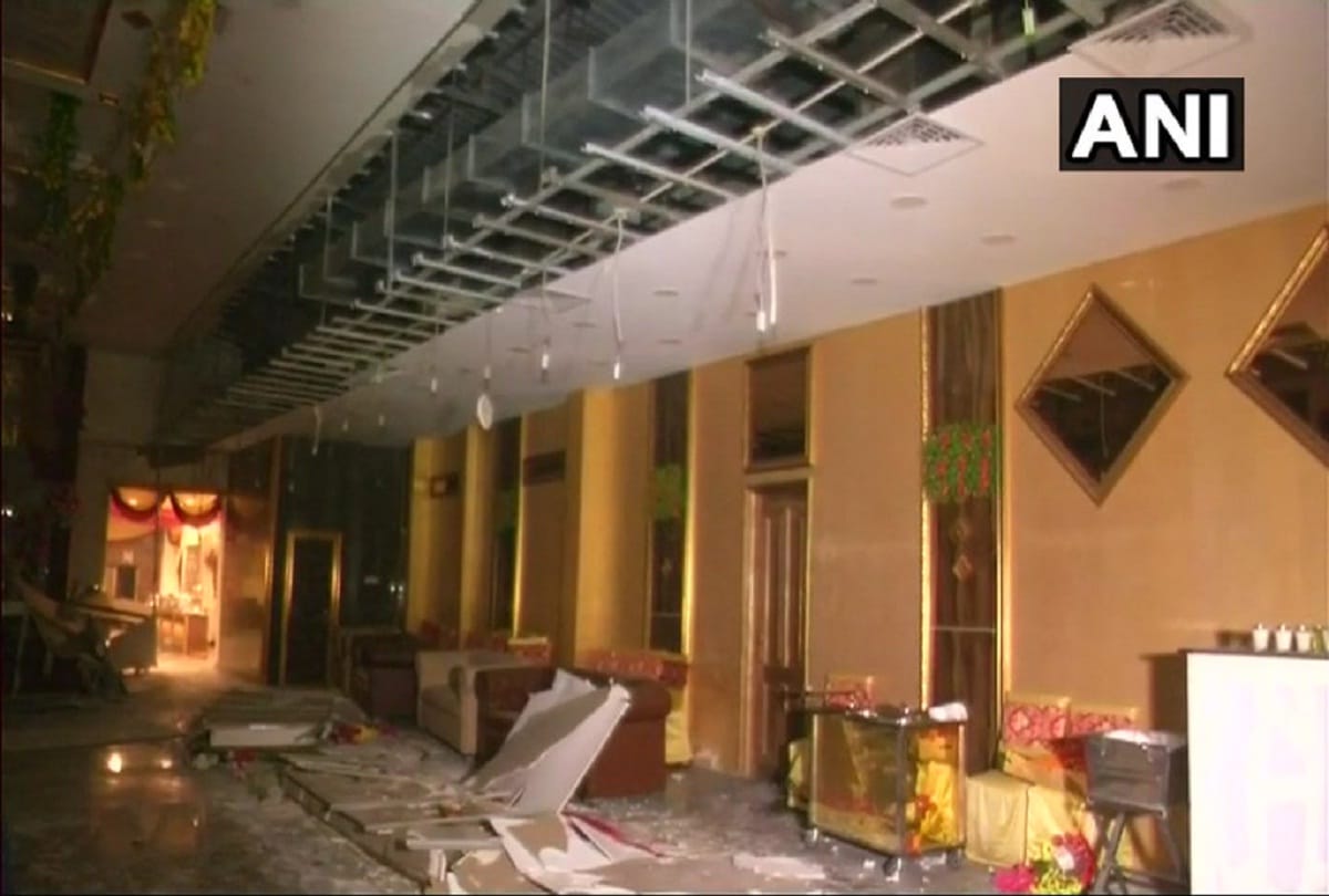 six injured after ceiling collapse of a Banquet Hall in delhi