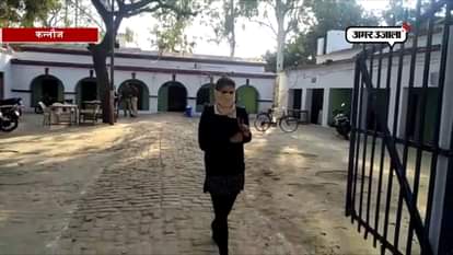  A girl make ruckus in police station in chhibramau