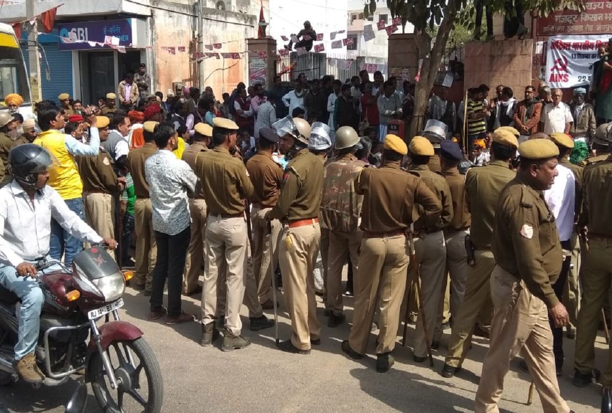 farmer protest in rajasthan march towards jaipur highway blocked