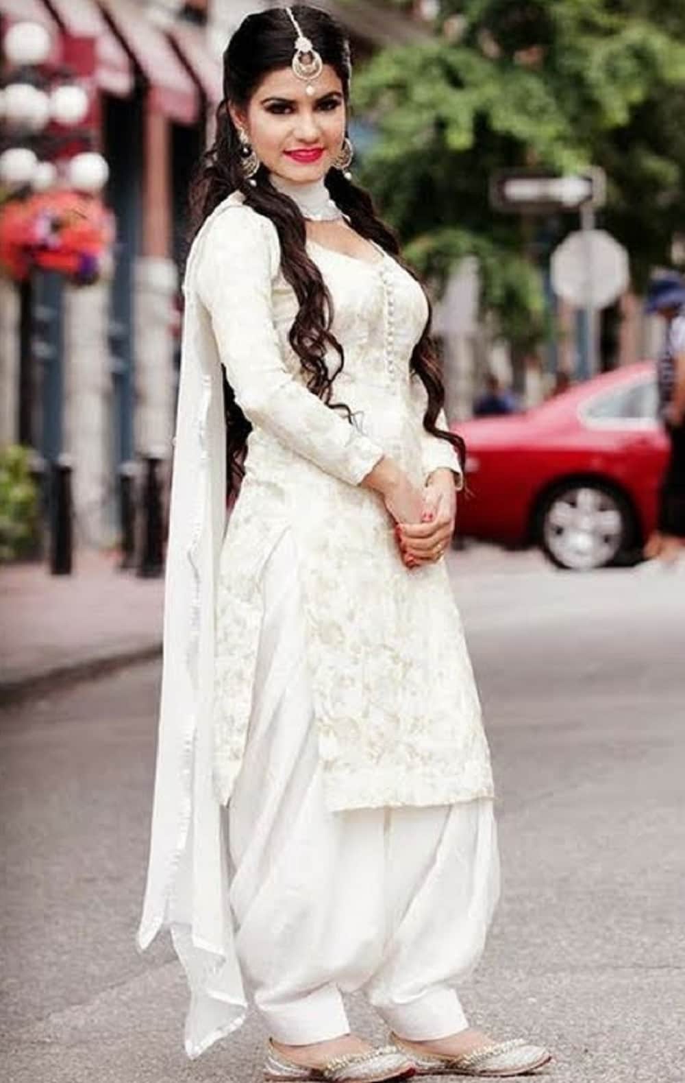 Best white outfits which will rock your holi