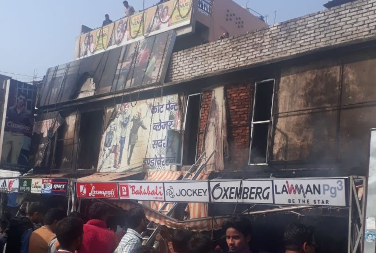 fire in garments shop, three injured