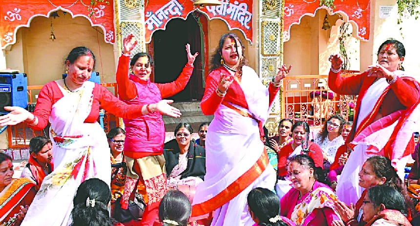 Women's Holi in Nanda Devi Campus
