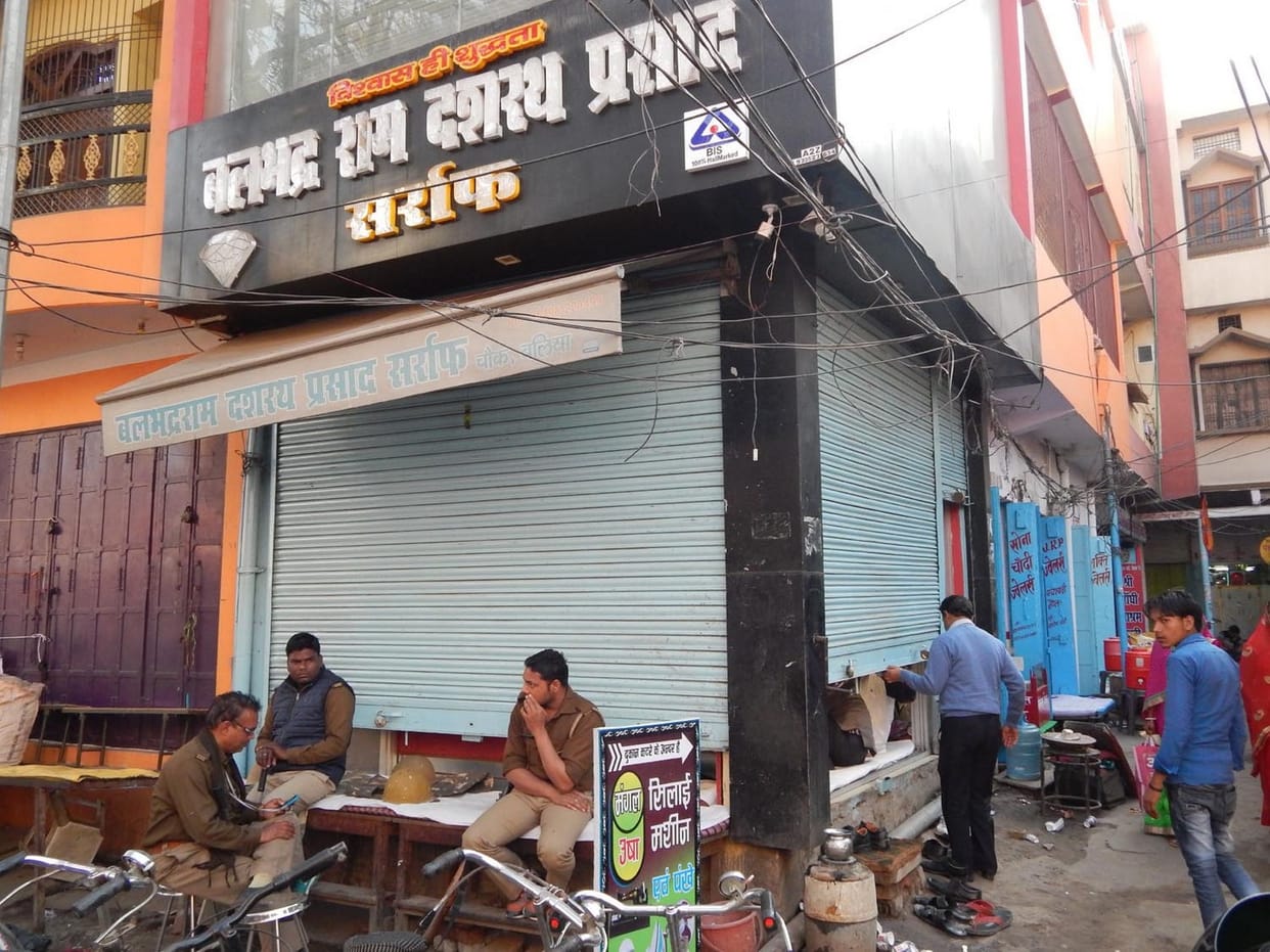 Four crore jewels without documentation