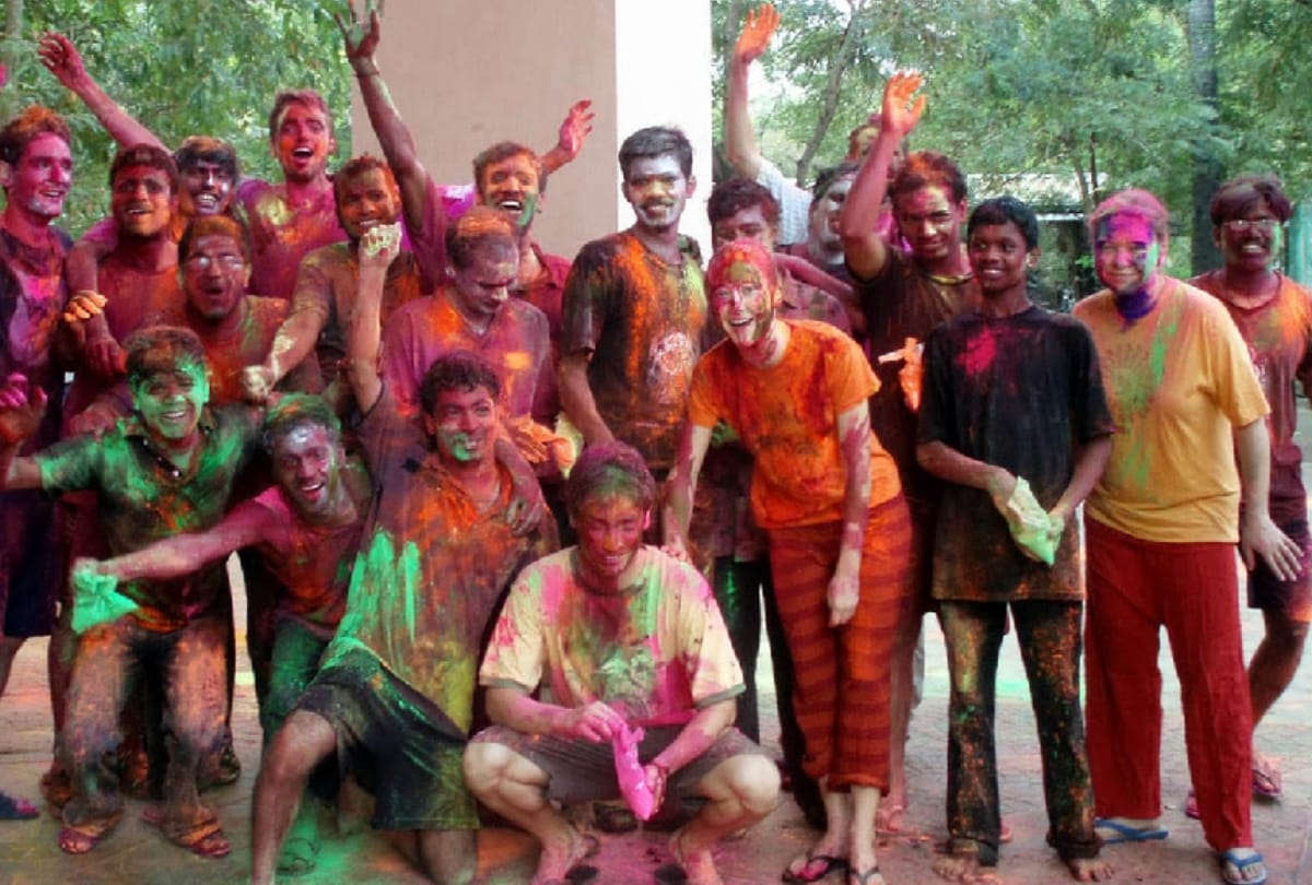 see the different colours of holi