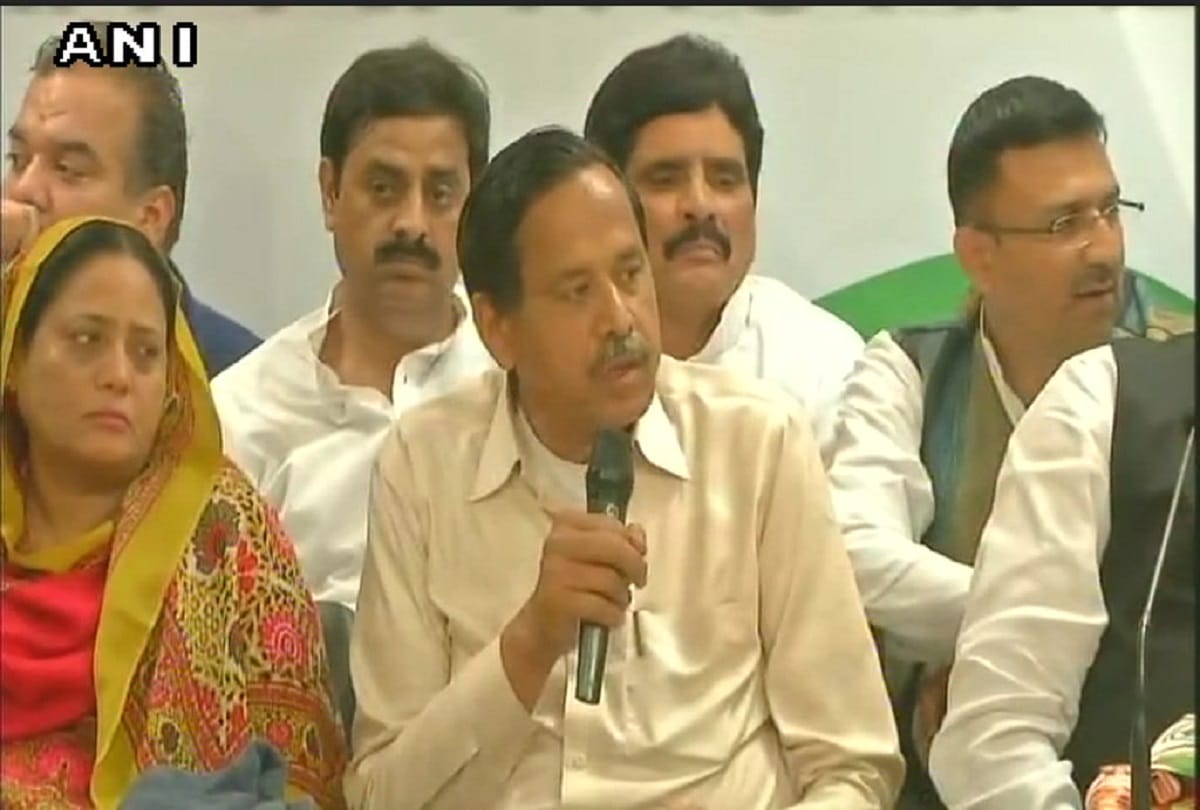 Former BSP leader Naseemuddin Siddiqui along with his supporters joins Congress in delhi