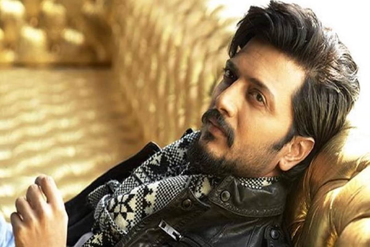 Riteish Deshmukh Shared Hyderabad Airport lounge Video to address the issue of Lock Exit Door