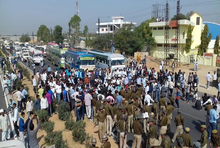 rajasthan jaipur farmer protest, sikar highway blockde