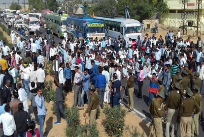 rajasthan jaipur farmer protest, sikar highway blockde