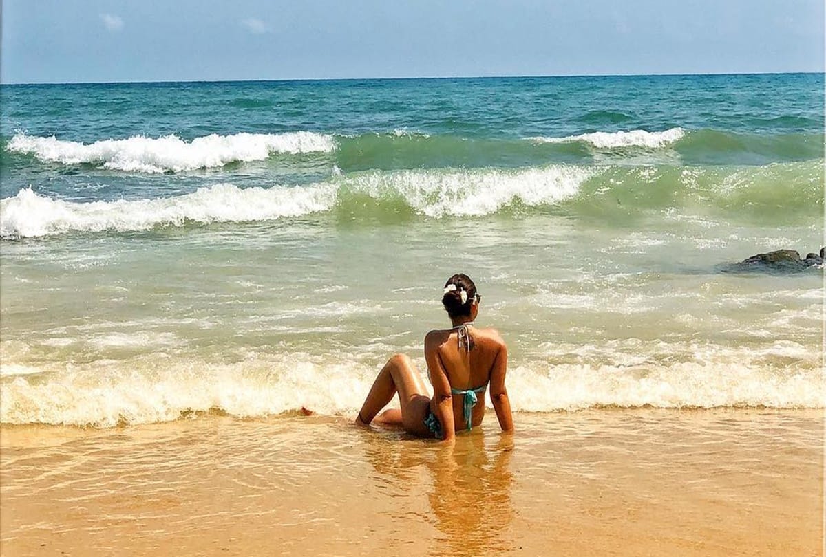 Sumona chakravarti trolls on social media after posting bikini photos