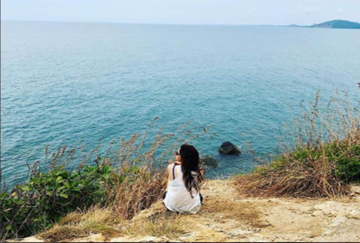 Sumona chakravarti trolls on social media after posting bikini photos