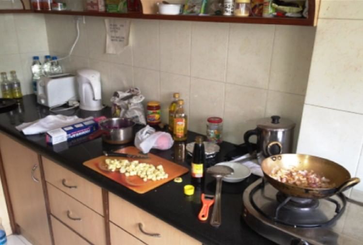 सावधान! टॉयलेट सीट से हजारों गुना गंदी है आपके किचन में रखी यह चीज, काम