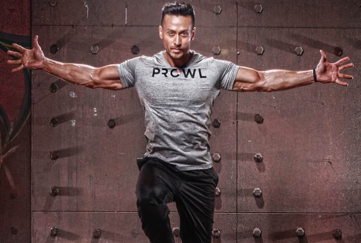 tiger shroff and disha patani film Baaghi 2 first day box office collection