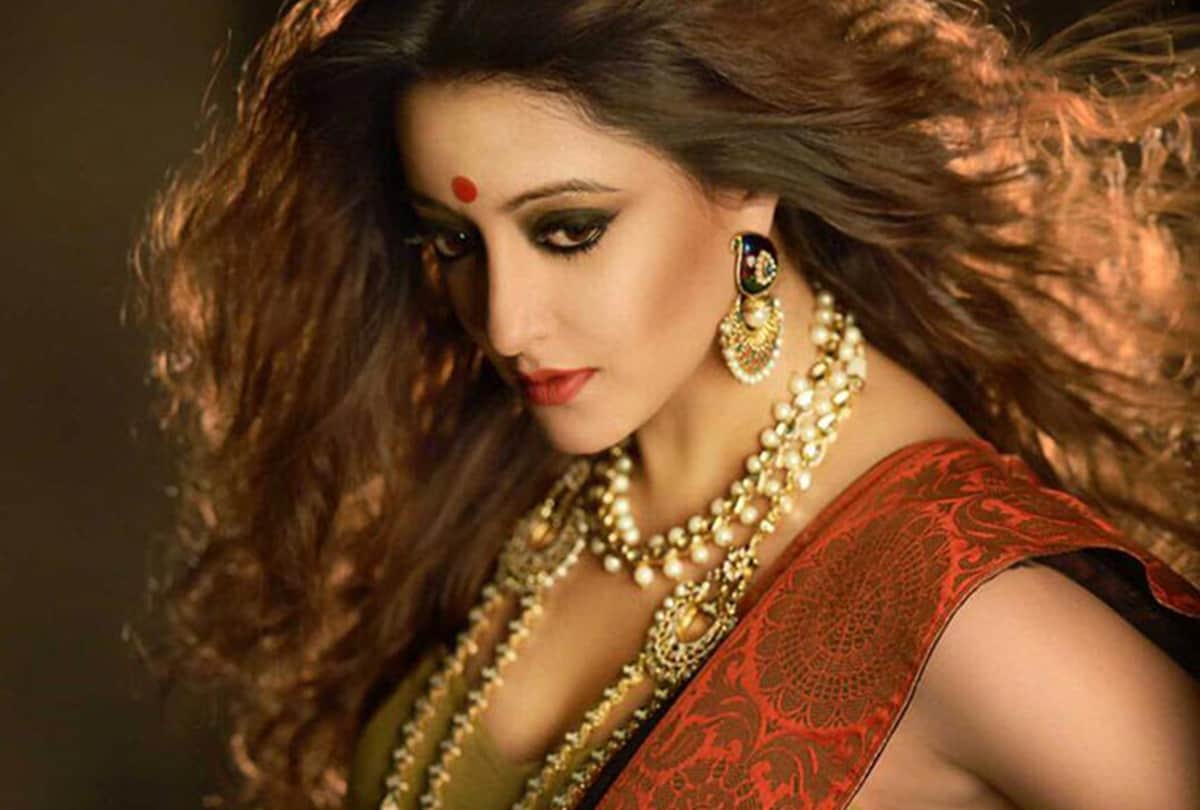 Birthday Special of Raima Sen belongs to royal family know unknown facts