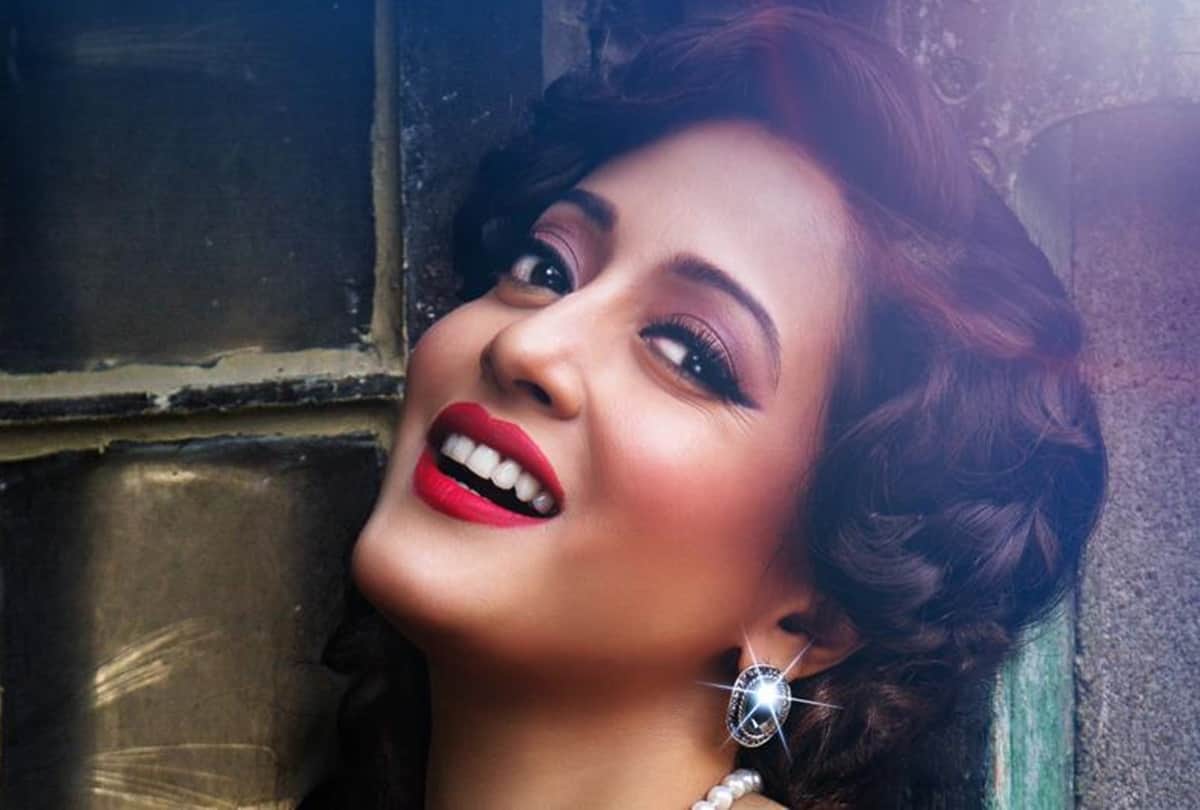 Birthday Special of Raima Sen belongs to royal family know unknown facts