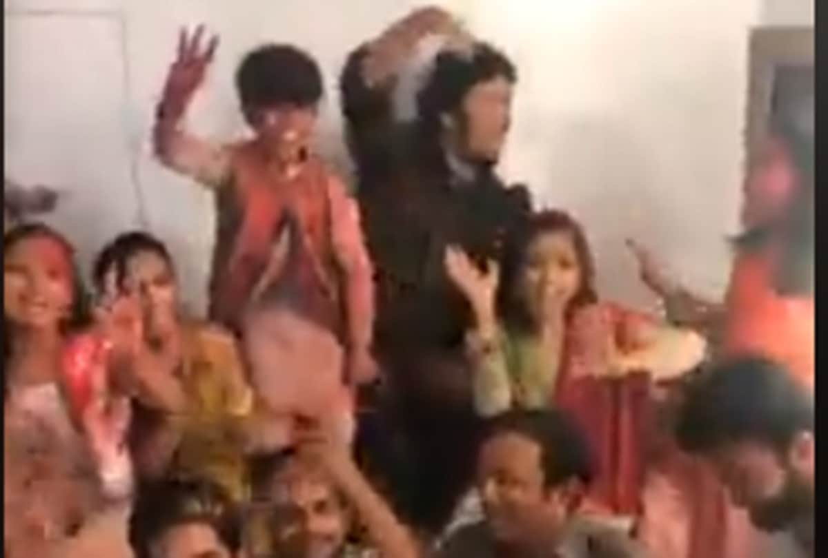 singer papon kissed a minor girl during facebook live video viral
