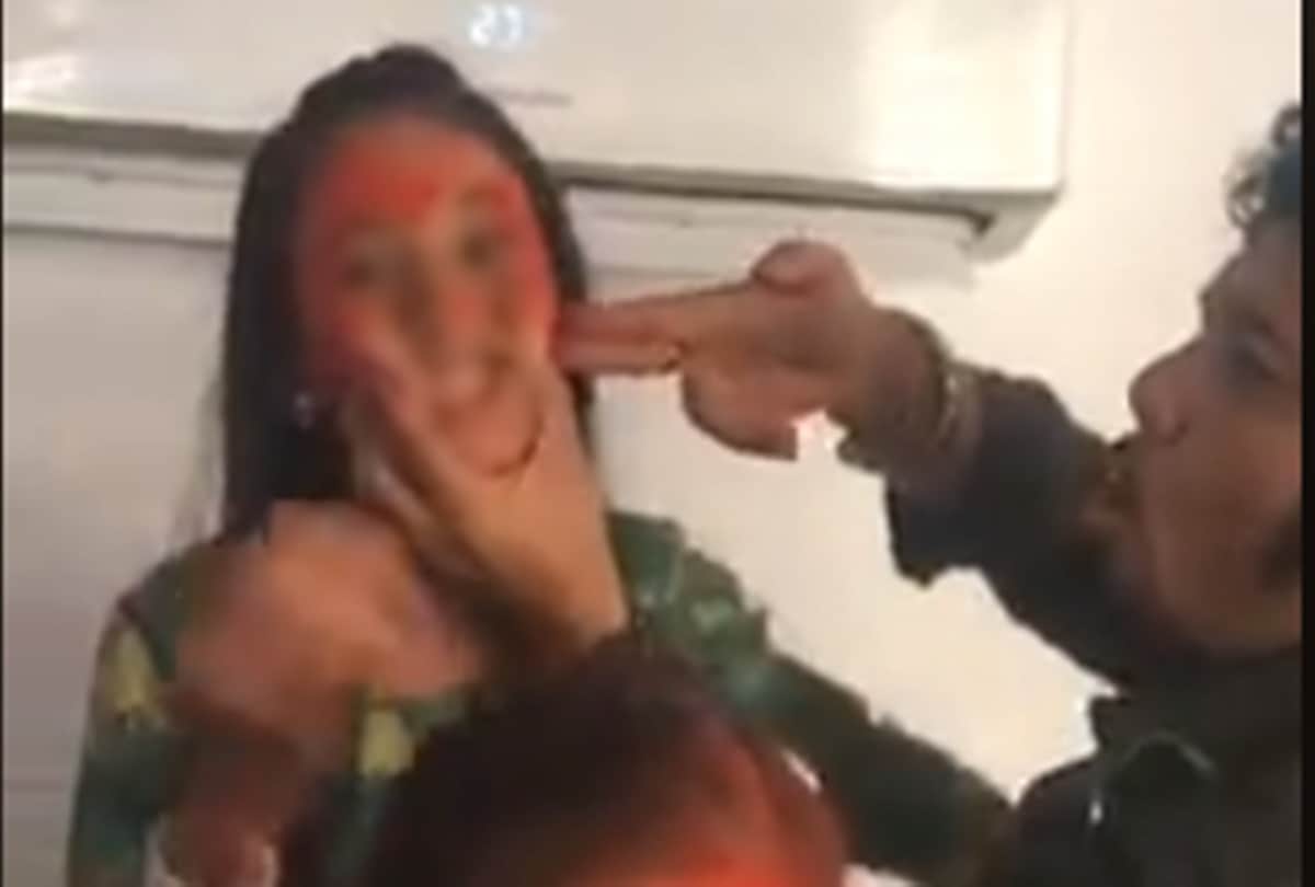 singer papon kissed a minor girl during facebook live video viral