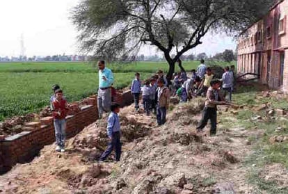 Child Labour is being done by school students in hisar