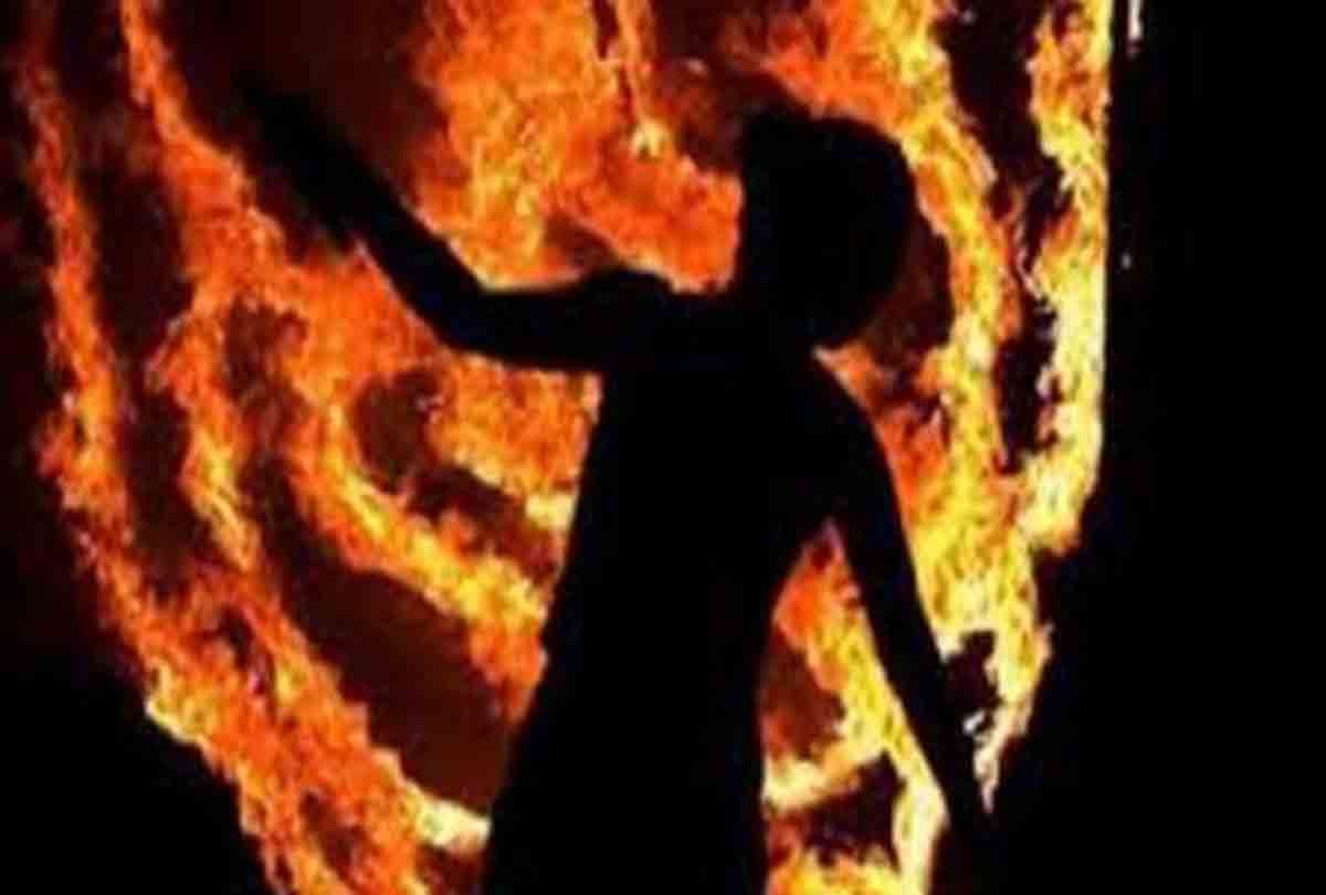 girl burnt alive on road in unnao