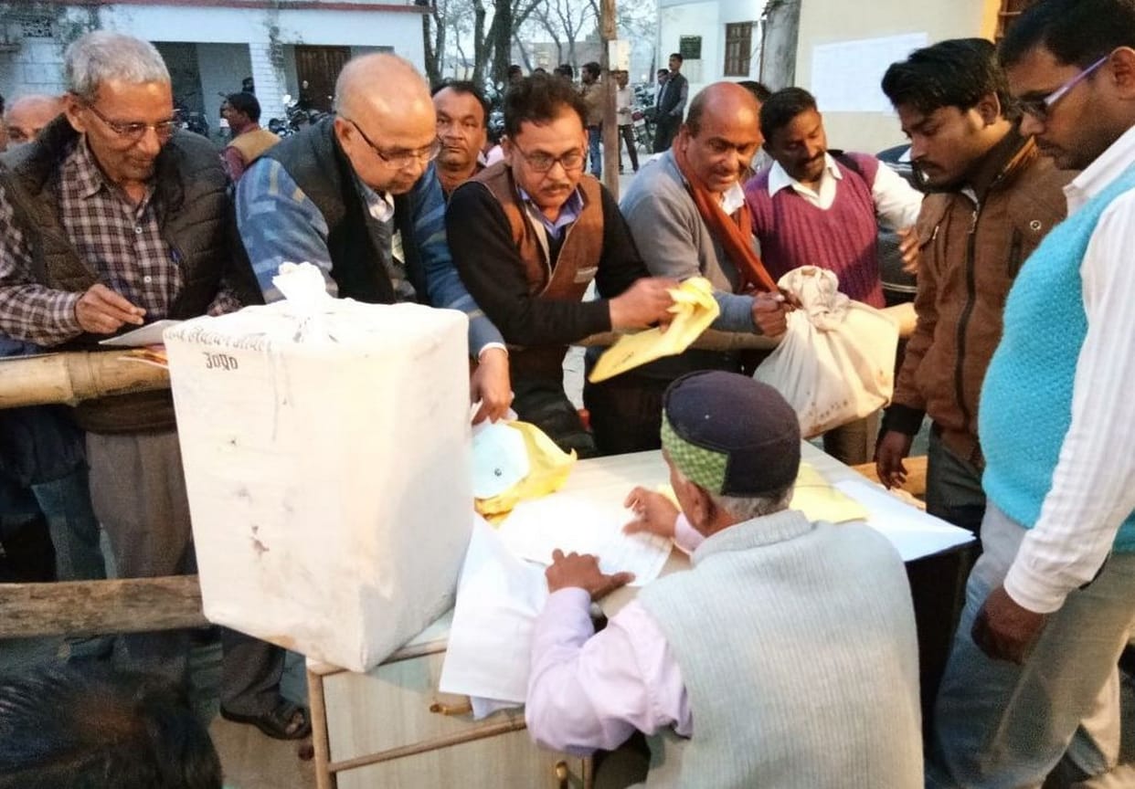 15 प्रत्याशियों के भाग्य का फैसला मतपेटियों में बंद
