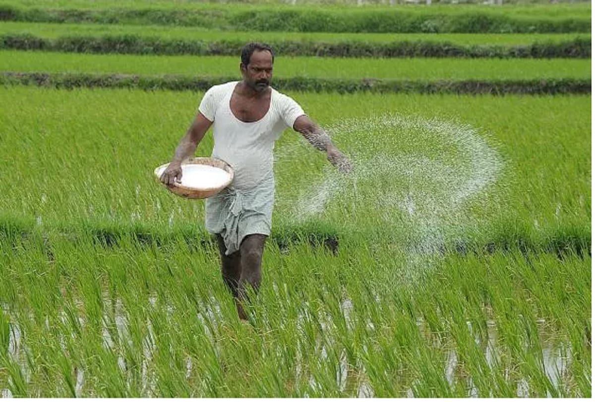 Central fertilizer minister Sadananda Gowda said there is proper Urea in country