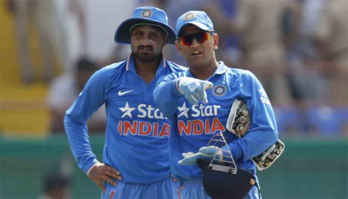 harbhajan singh reveals why ms dhoni is great captain