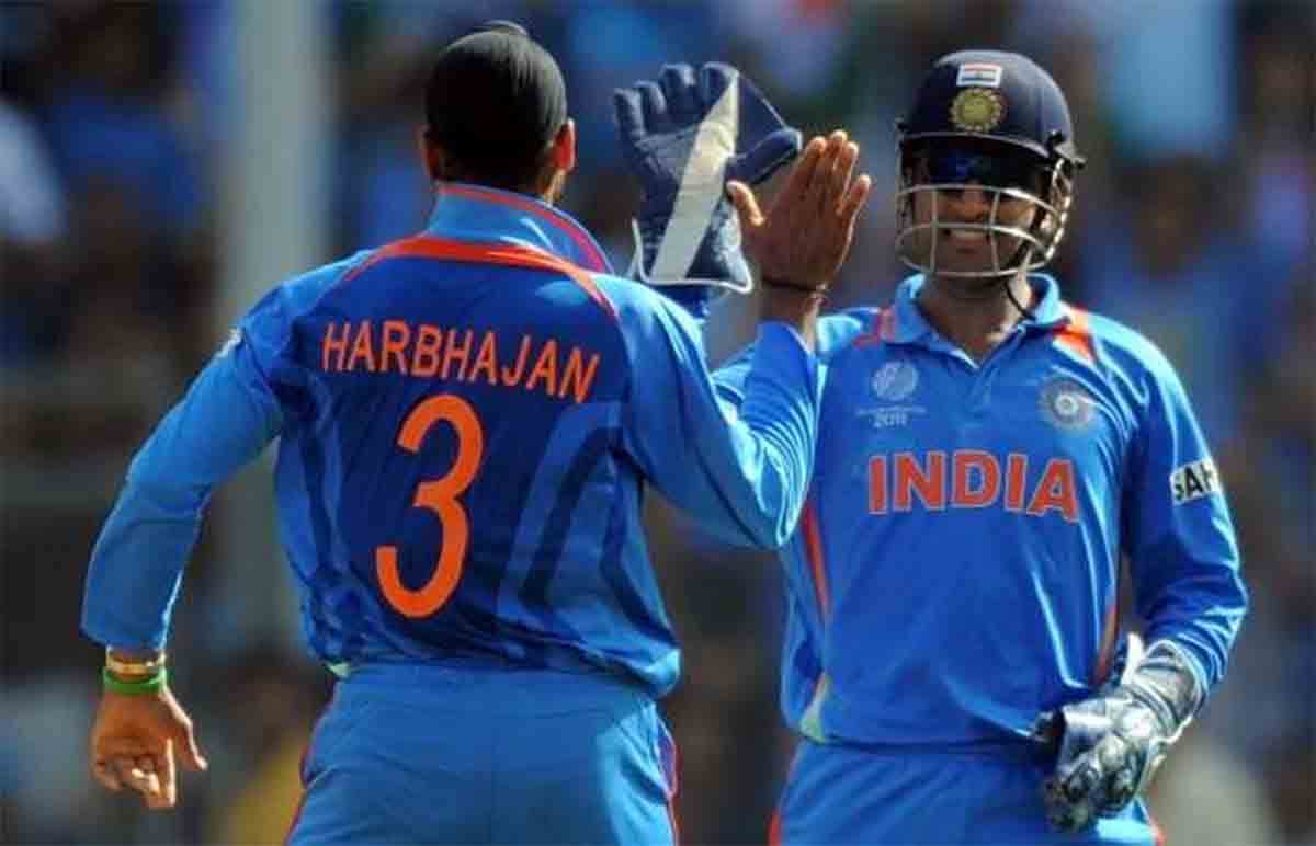 Harbhajan Singh wants MS Dhoni and Hardik pandya to play aggressive cricket in world cup