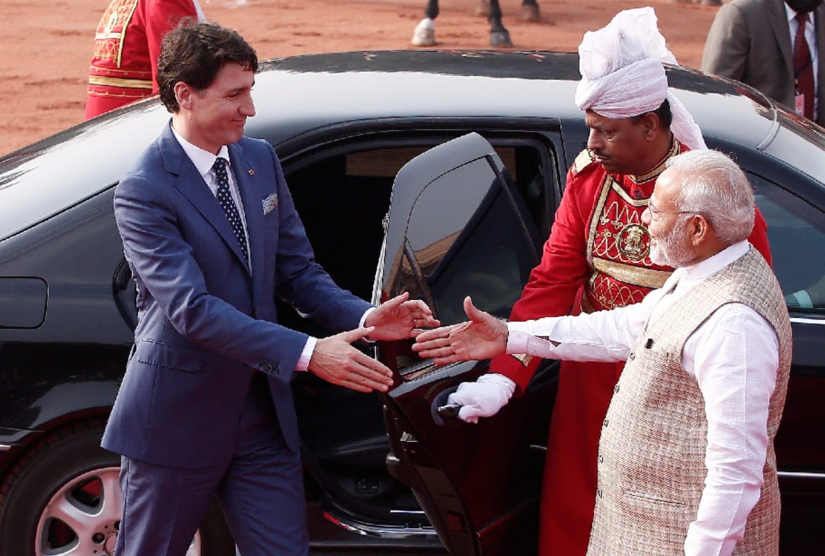 when justin trudeau meets pm modi at rashtrapati bhavan, pictures goes viral