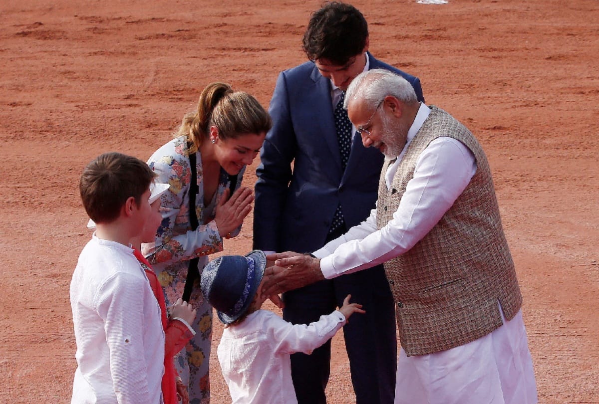 justin trudeau younger son hadrien hides face on meeting pm modi at rashtrapati bhawan, goes viral