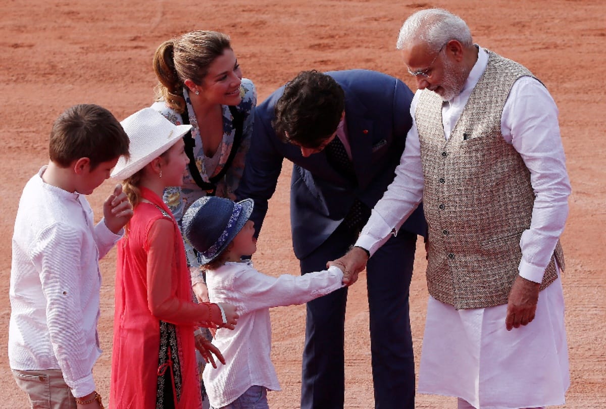 justin trudeau younger son hadrien hides face on meeting pm modi at rashtrapati bhawan, goes viral