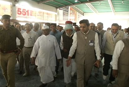 Anna Hazare in Rajasthan and meet the student