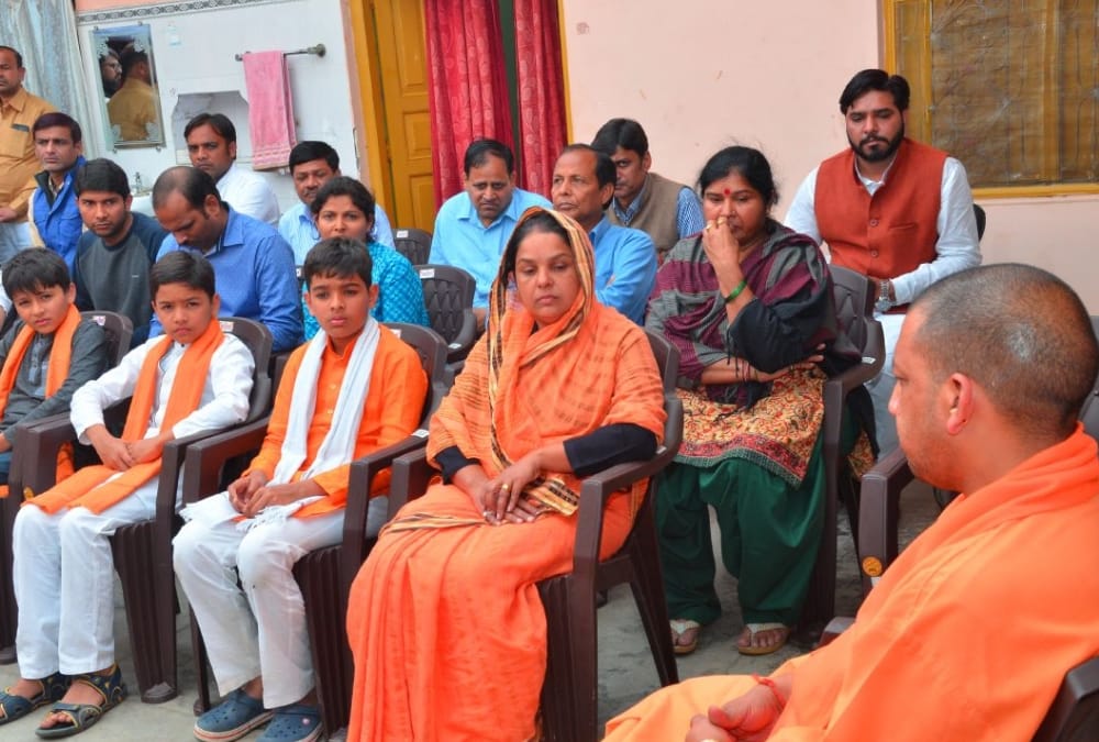 yogi adityanath meets to mla lokendra singh's family.