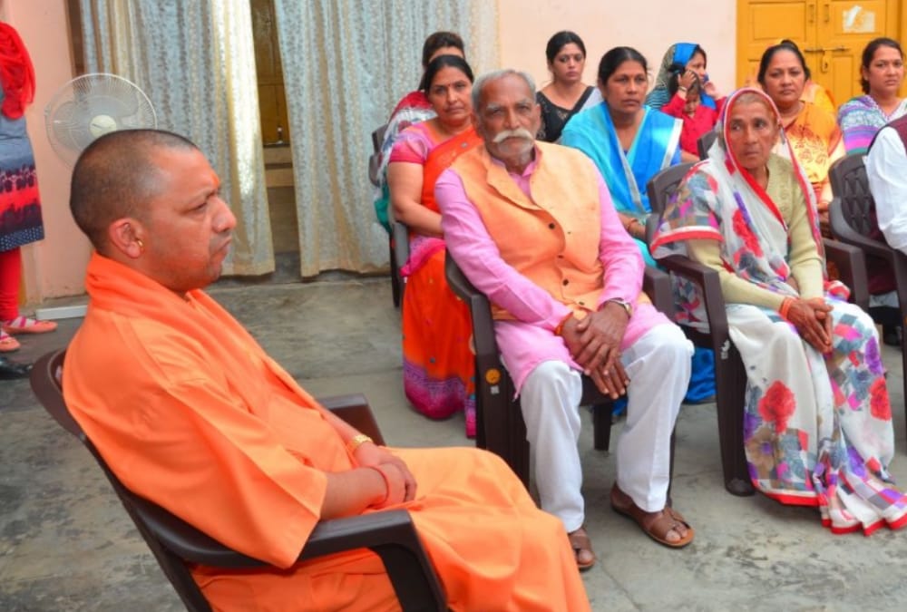 yogi adityanath meets to mla lokendra singh's family.