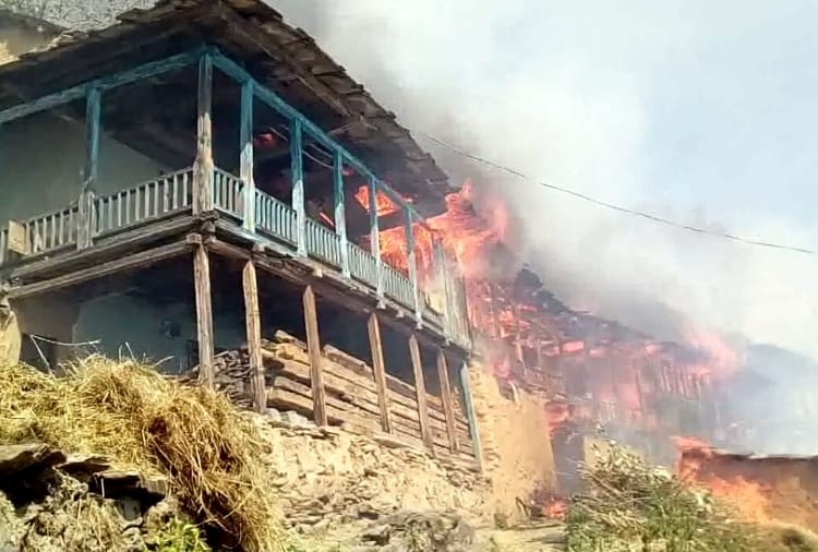 major fire breaks out at rampur in shimla